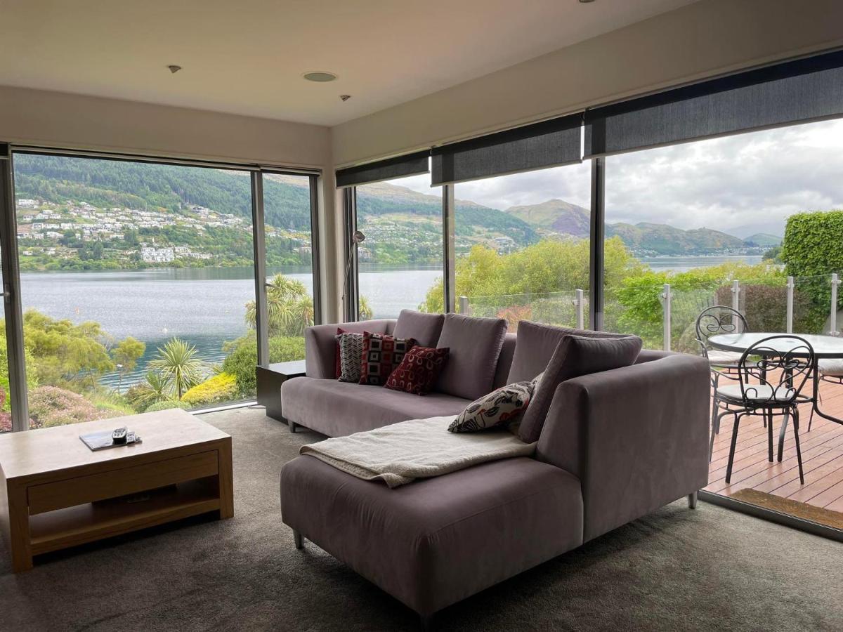 Peninsular Lakefront Holiday home *