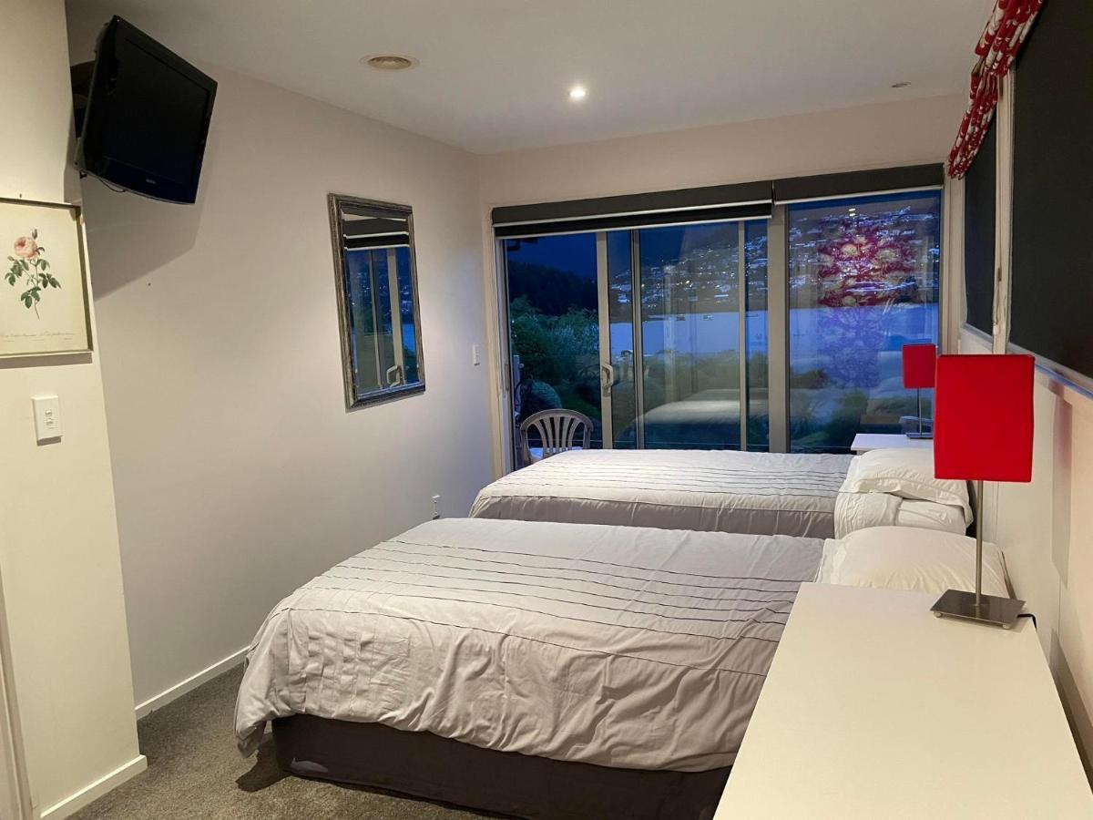 Peninsular Lakefront Holiday home