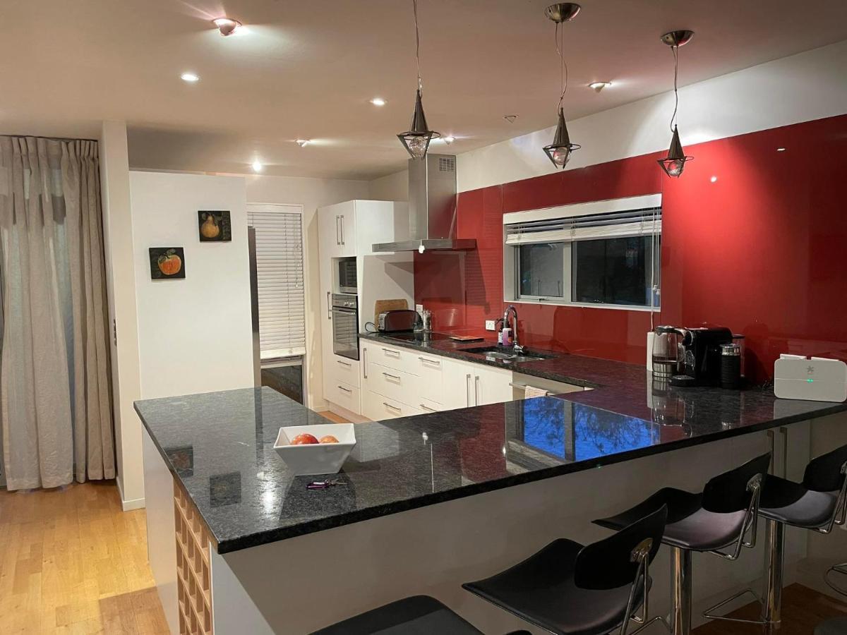 Peninsular Lakefront Holiday home *