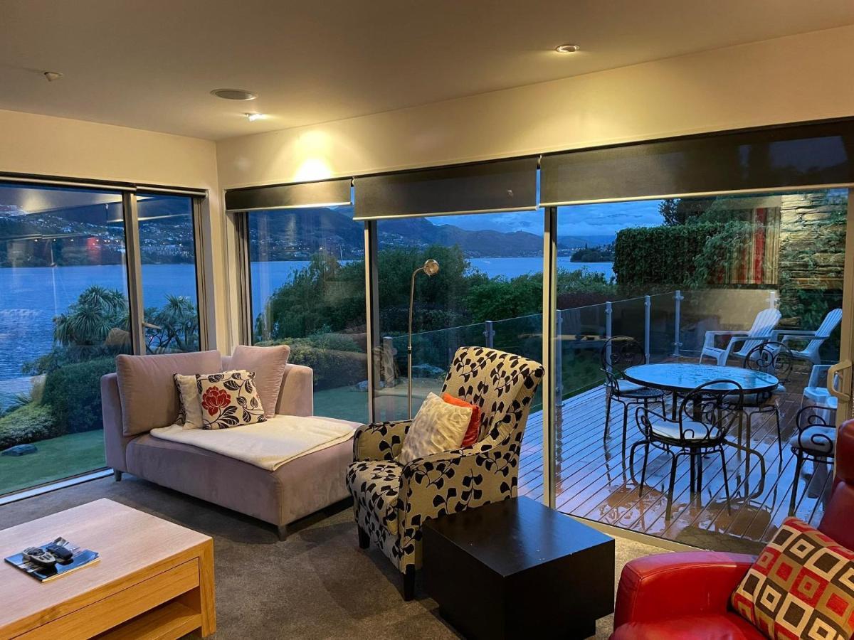 Peninsular Lakefront Holiday home