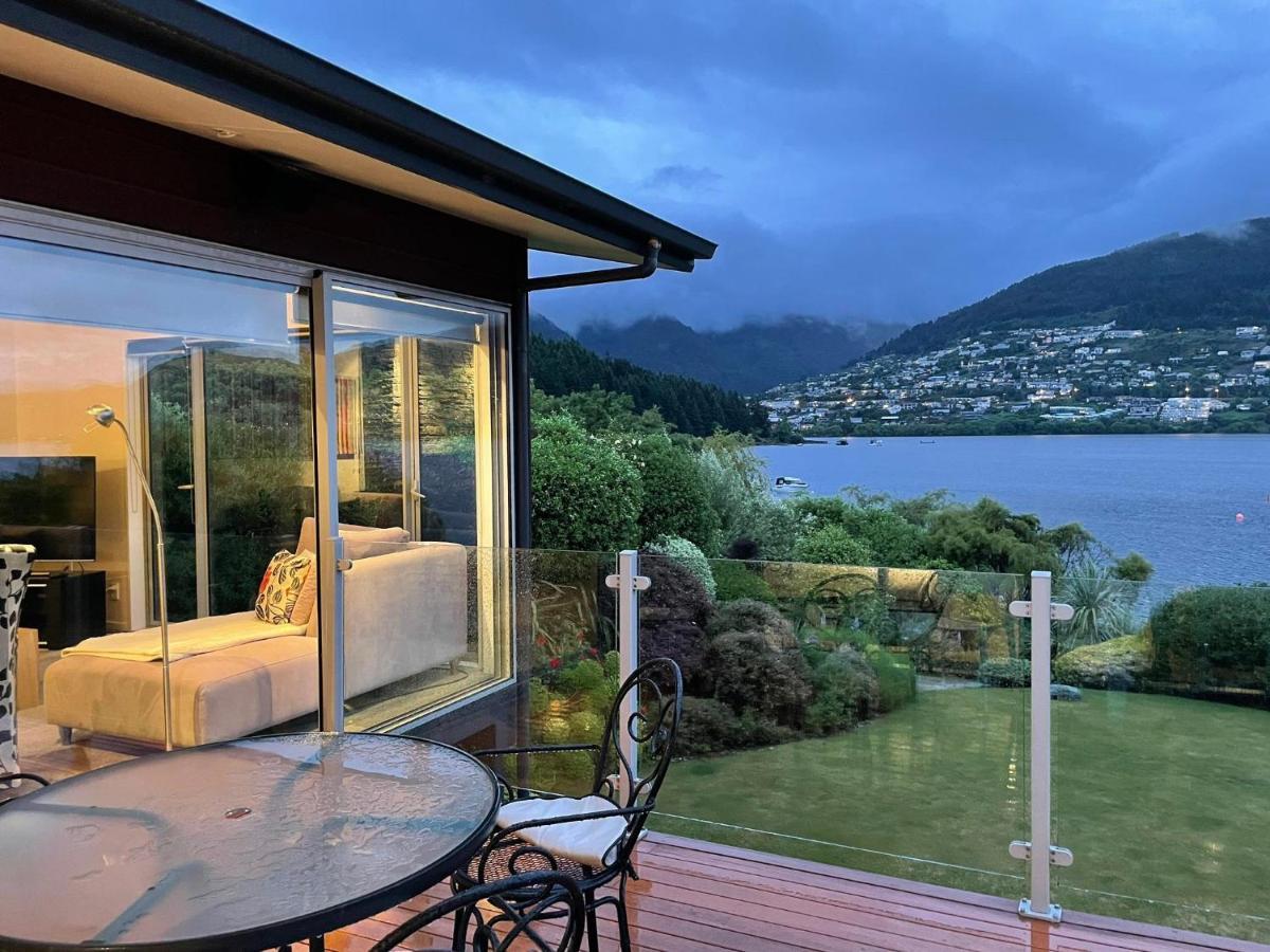 Peninsular Lakefront Holiday home Queenstown