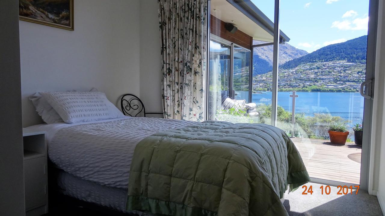 Peninsular Lakefront Holiday home