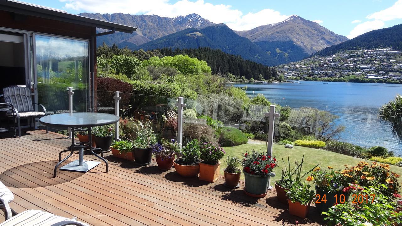 Peninsular Lakefront Holiday home Queenstown